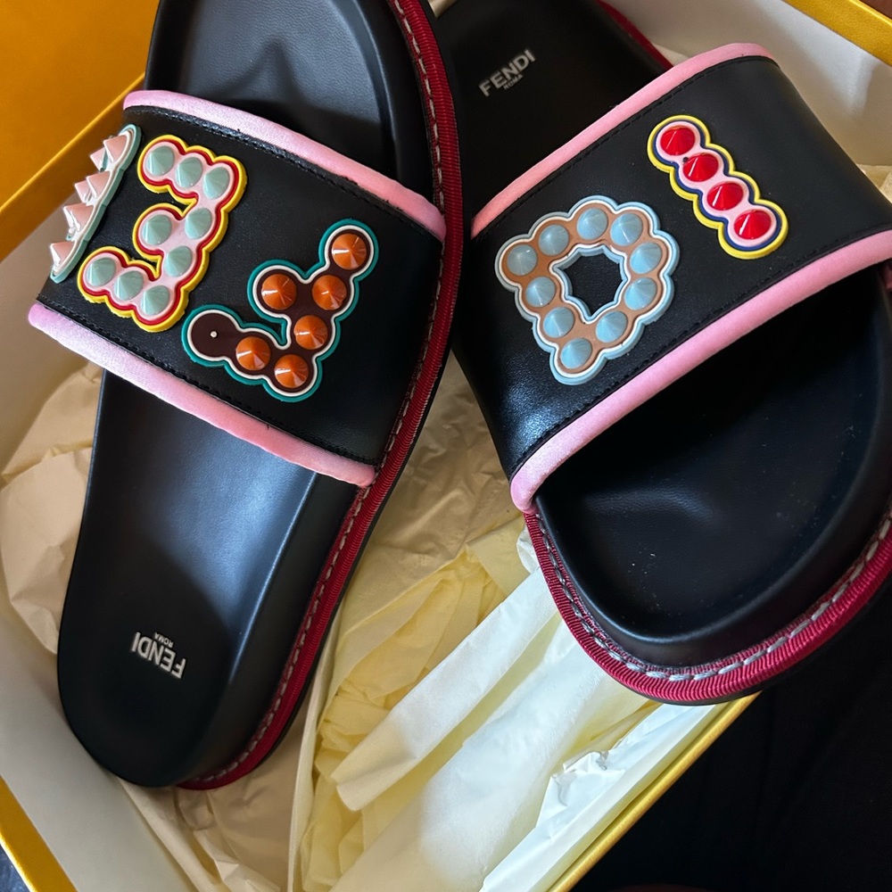 FENDI Flip Flap Leather Studded Logo Open Toe size 39missing a stud on the F